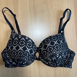 Like new: Victoria’s Secret 32b pushup bra, black laser-cut design